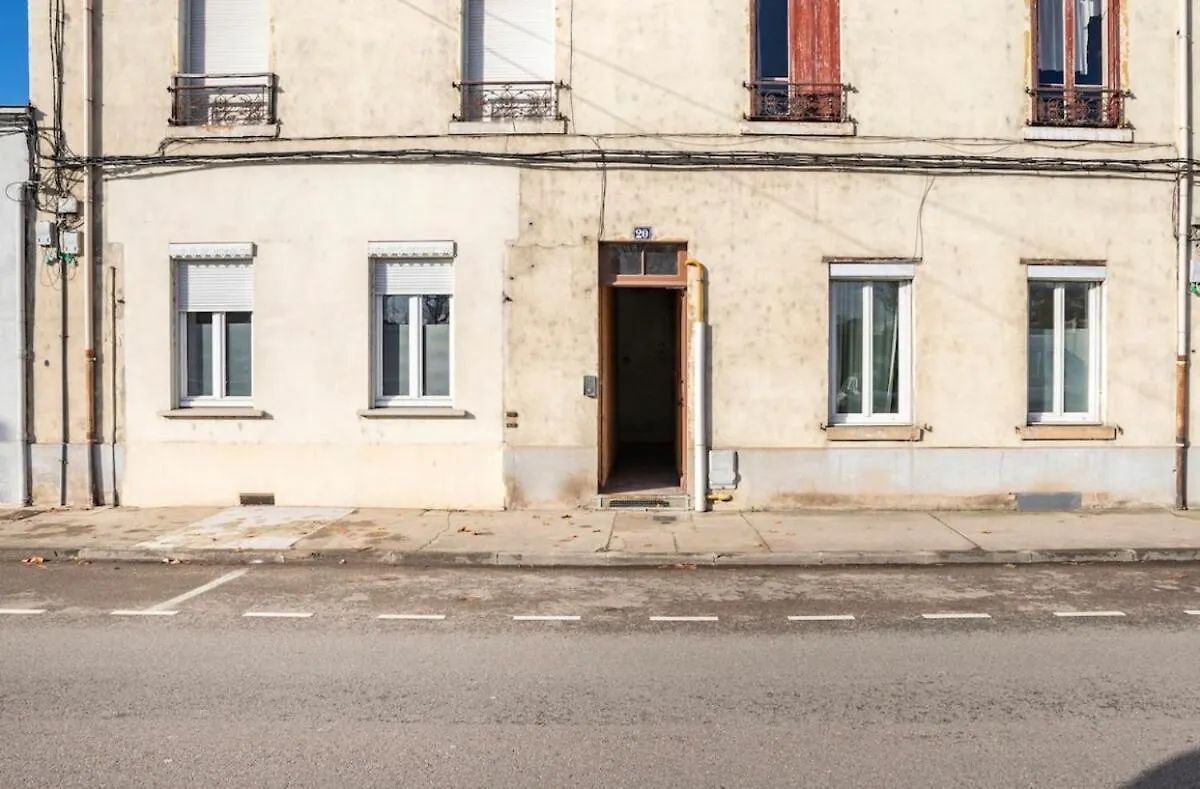 Cozy Apartment With Free Parking On Site Roanne