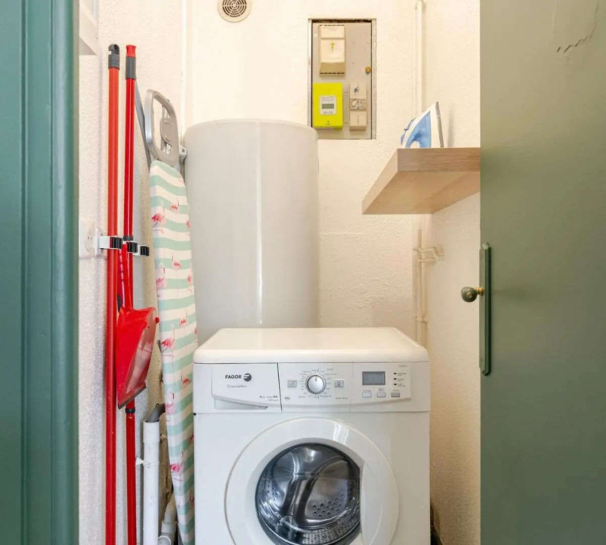 Cozy Apartment With Free Parking On Site Roanne 0*,  France